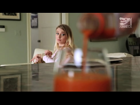 ❤️ Noia calenta amb pits grans i cony estret rep la polla del perdedor, però molt dura ️ Súper sexe a nosaltres ☑