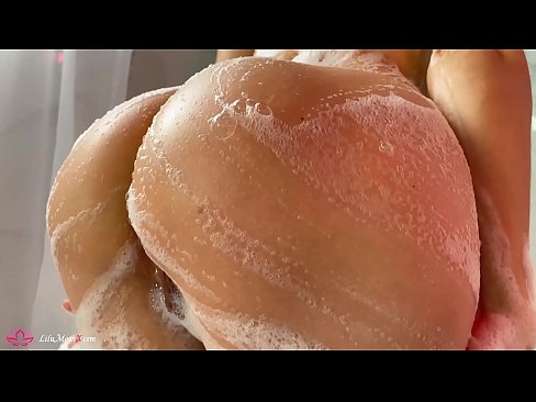 ❤️ La morena es masturba el cony amb un vibrador fins a un orgasme intens a la dutxa ️ Súper sexe a nosaltres ☑