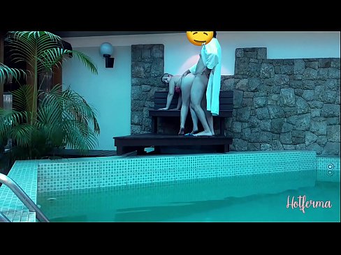 ❤️ El cap convida la criada a la piscina, però no va poder resistir-se a una calor ️ Súper sexe a nosaltres ☑